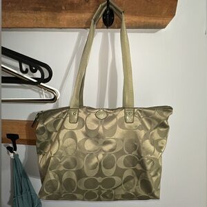 COACH F77321 GREEN GETAWAY SIGNATURE NYLON